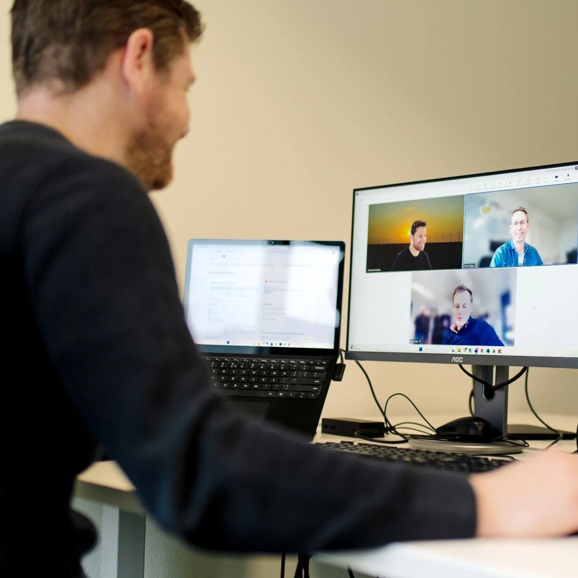 Werkvoorbereider in overleg met collega's via Teams